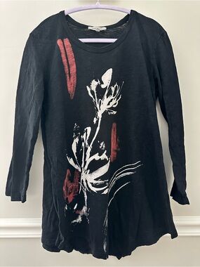 Black Long Sleeve White and Red Floral Graphic Tee Small